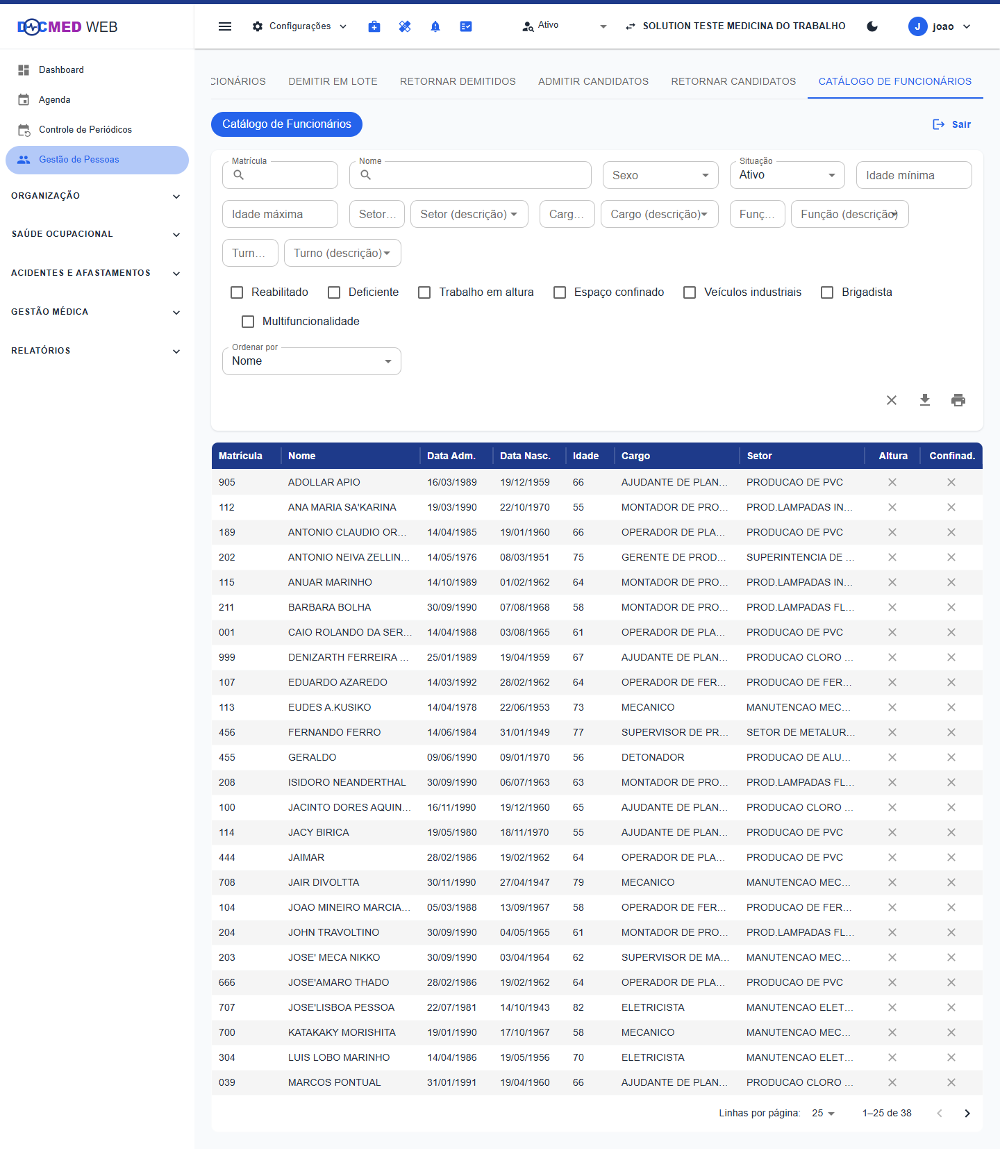 Catálogo de funcionários no DocMedWeb, com filtros de matrícula, nome, sexo, situação, idade, setor, cargo, função e turno