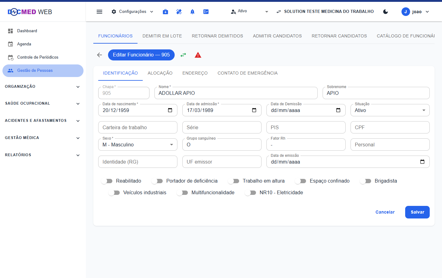 Tela de edição de funcionário, com campos Data de Demissão e Situação